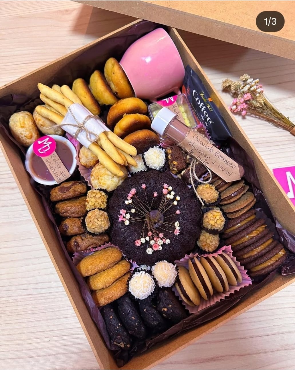 Cesta de café da manhã artesanal criada por aluna Bake Box